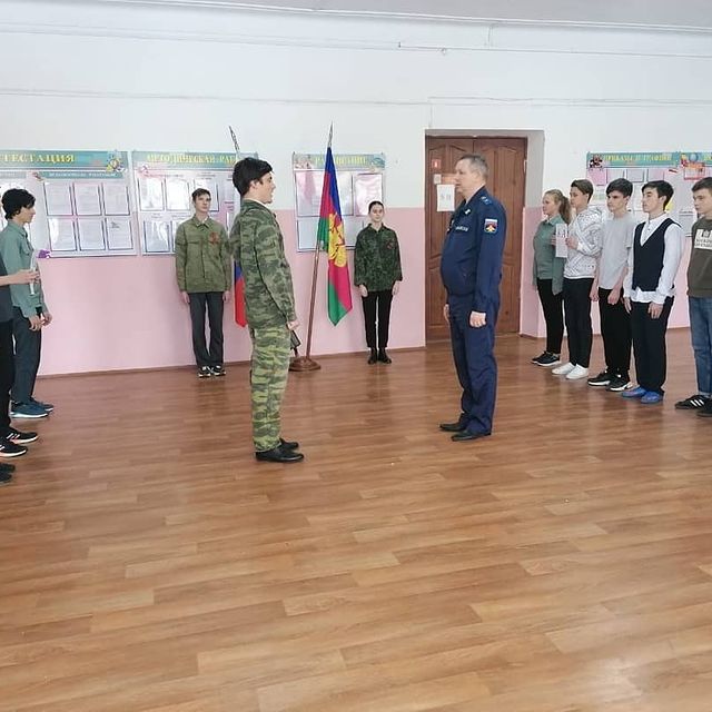 23 января в нашей школе прошла военно-патриотическая игра среди учащихся 8 классов, посвящённая открытию месячника оборонно-массовой и военно-патриотической работы